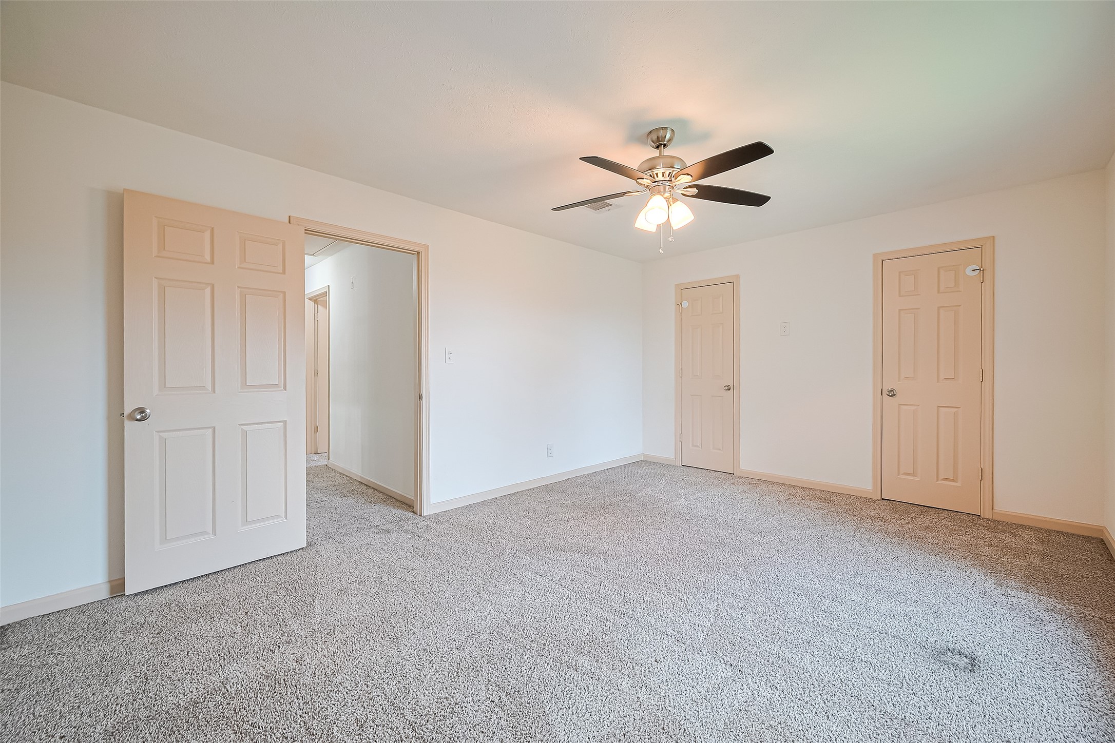 982 West Donovan Street Houston, TX 77091 - Photo 23 of 39 a view of an empty room with a ceiling fan