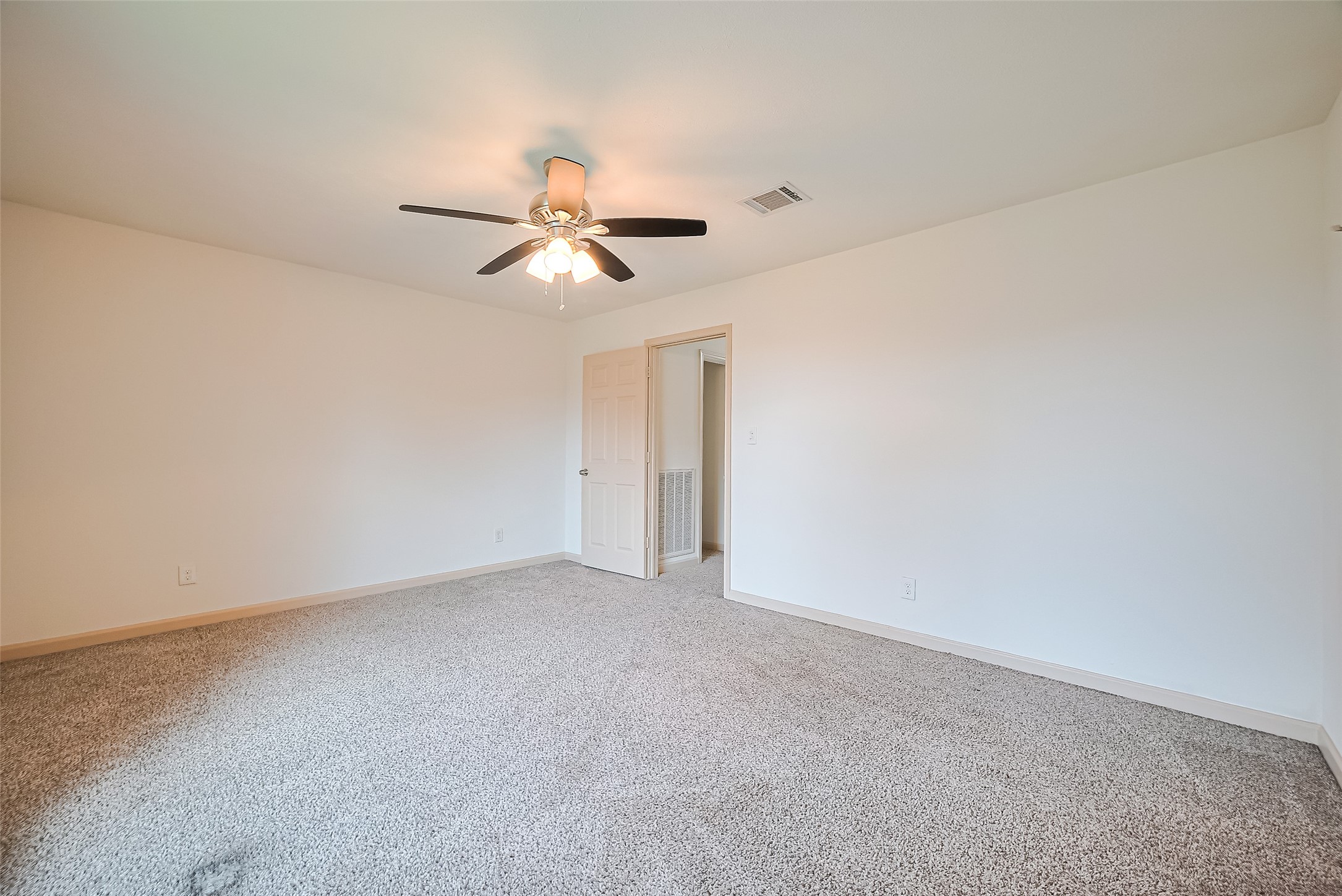 982 West Donovan Street Houston, TX 77091 - Photo 24 of 39 a view of an empty room