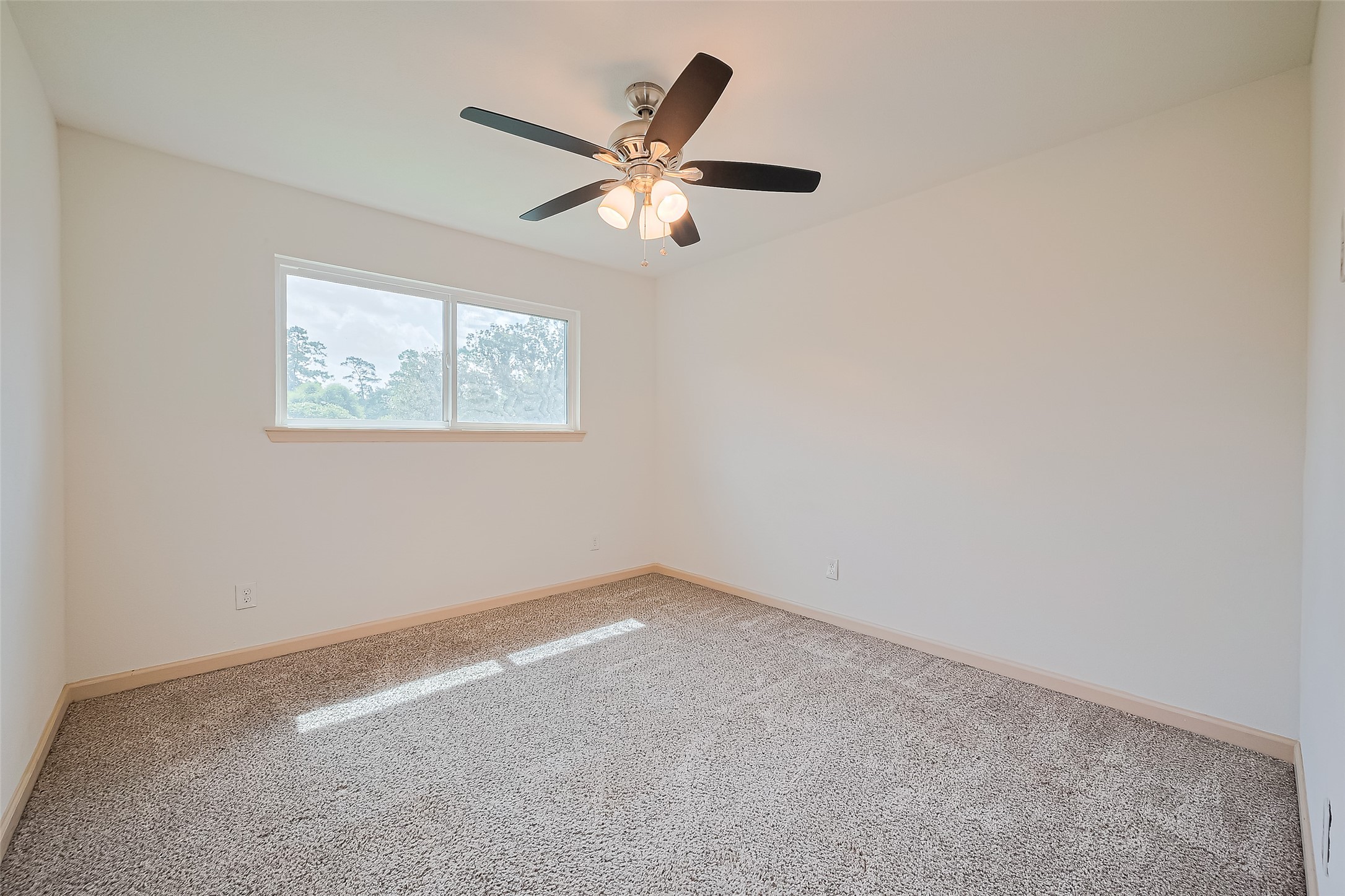982 West Donovan Street Houston, TX 77091 - Photo 26 of 39 an empty room with a window and a ceiling fan
