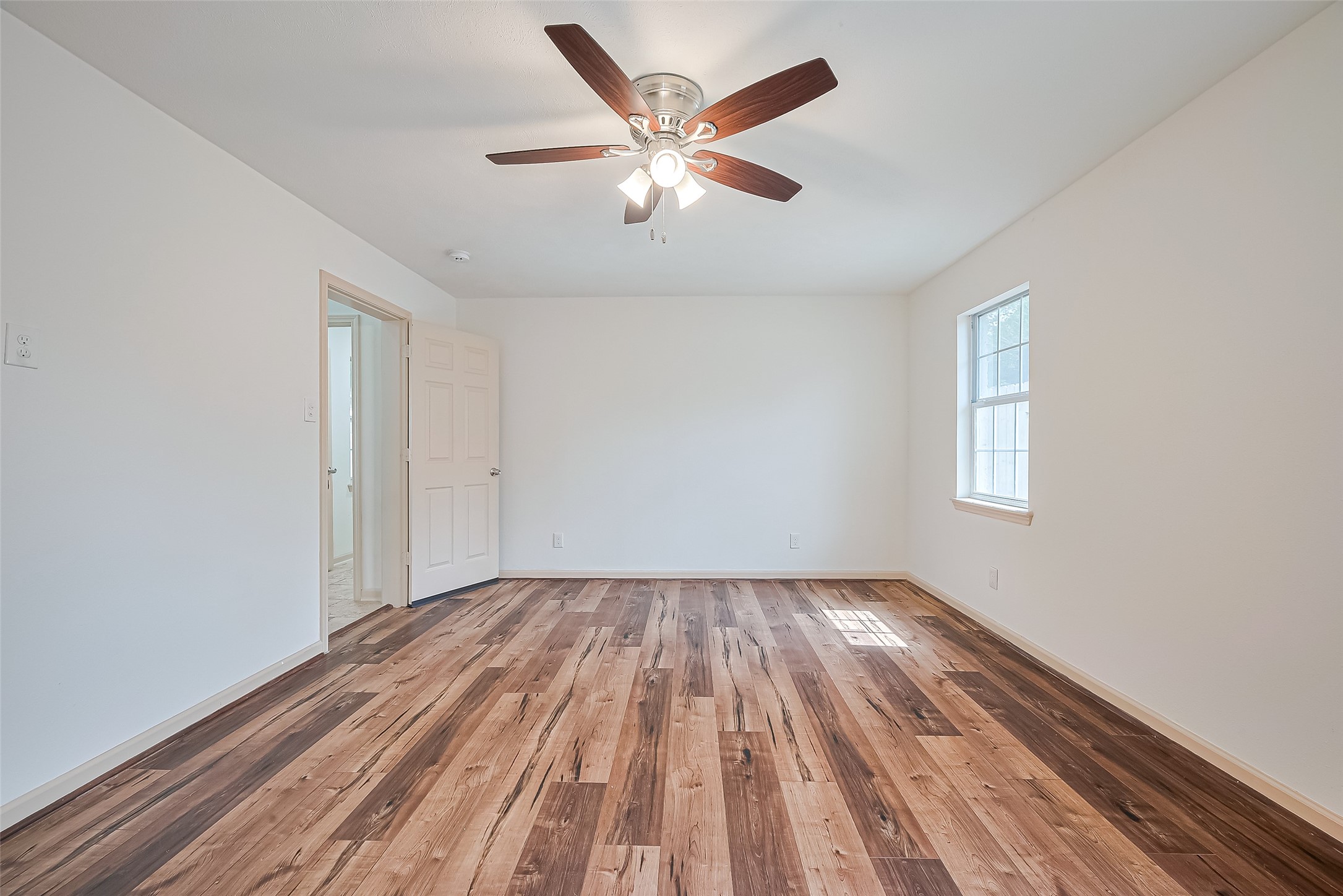 982 West Donovan Street Houston, TX 77091 - Photo 31 of 39 an empty room with wooden floor and ceiling fan