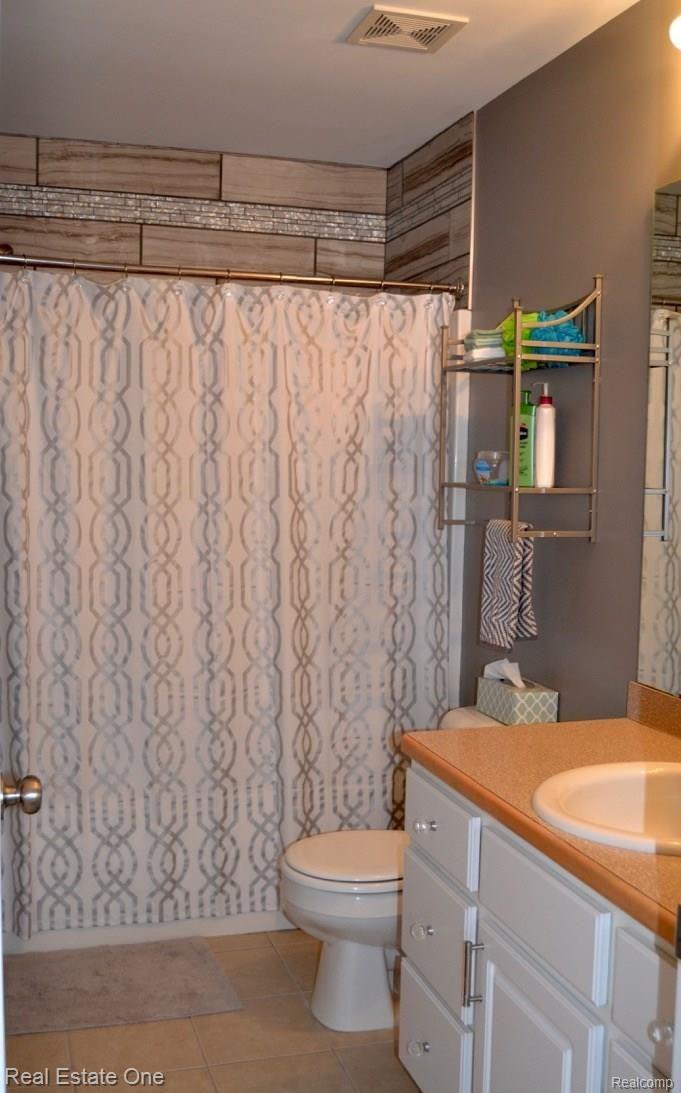 10260 Byron Road Howell, MI 48855 - Photo 13 of 20 DSC_0152.jpeg