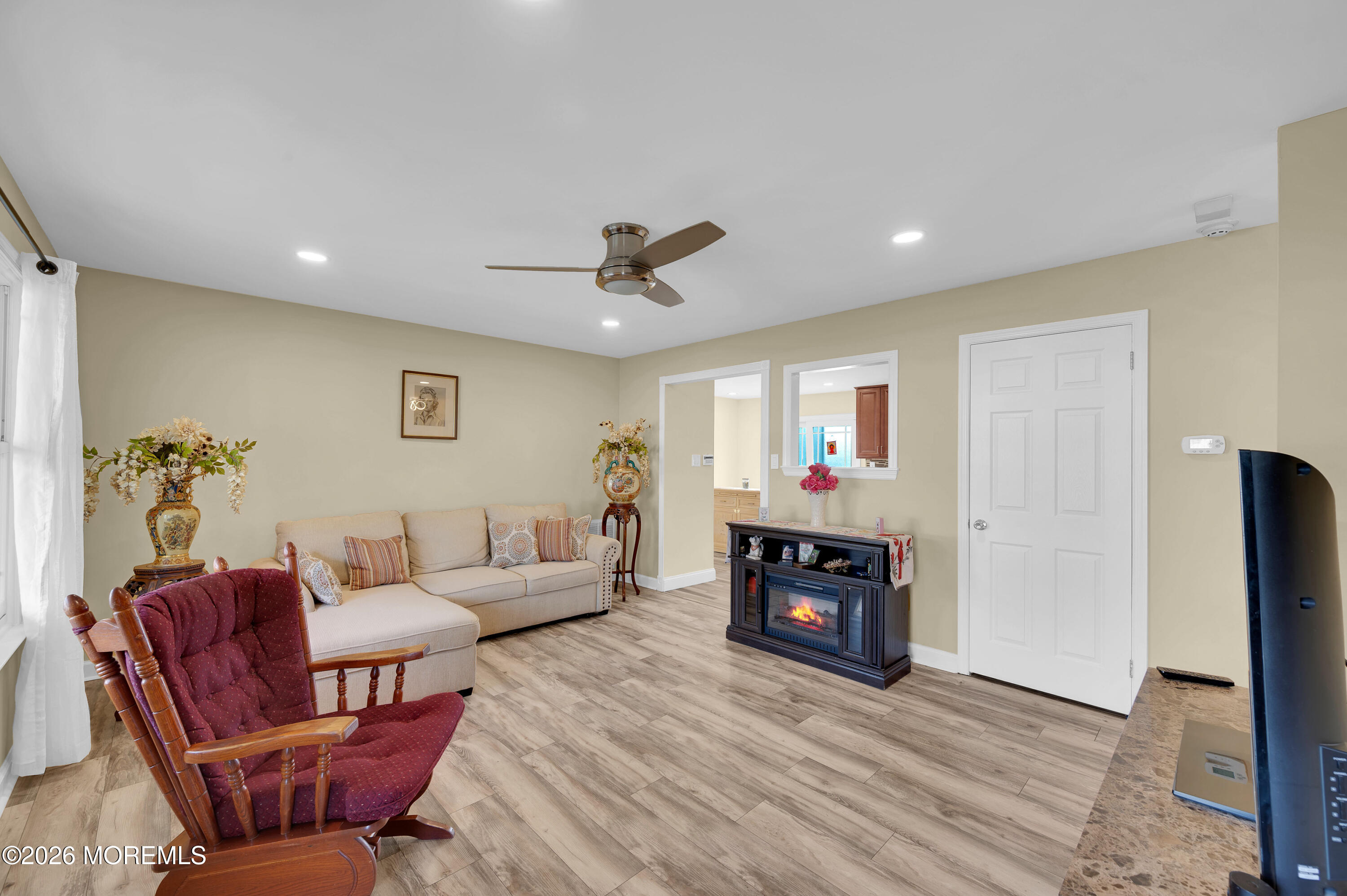 114 Starlight Road Howell, NJ 07731 - Photo 8 of 41 Living 2