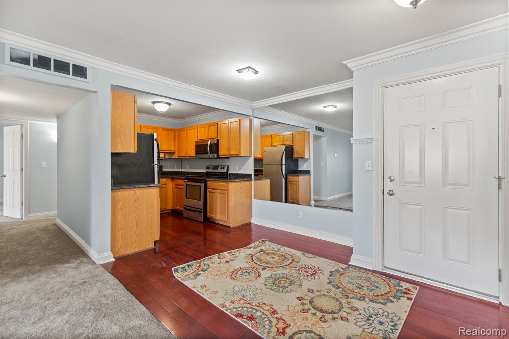 2247 Walton Boulevard, Unit 46 Rochester, MI 48309 - Photo 2 of 16