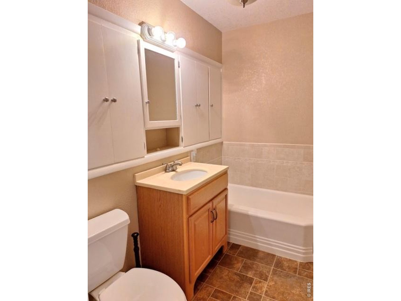 310 Cleveland Street Sterling, CO 80751 - Photo 17 of 25 Bathroom