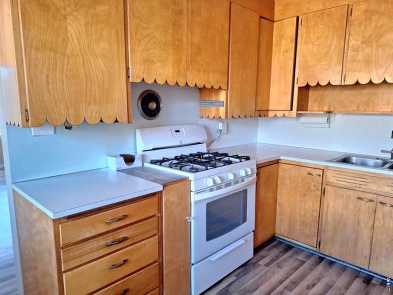 310 Cleveland Street Sterling, CO 80751 - Photo 6 of 25 Kitchen Gas Stove