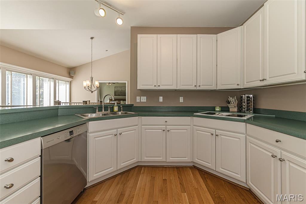 573 Castle Ridge Drive Ballwin, MO 63021 - Photo 17 of 70 Gallery Image 17