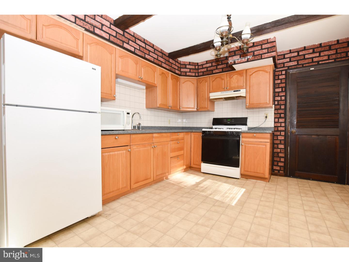 268 Greentree Road Sewell, NJ 08080 - Photo 3 of 19