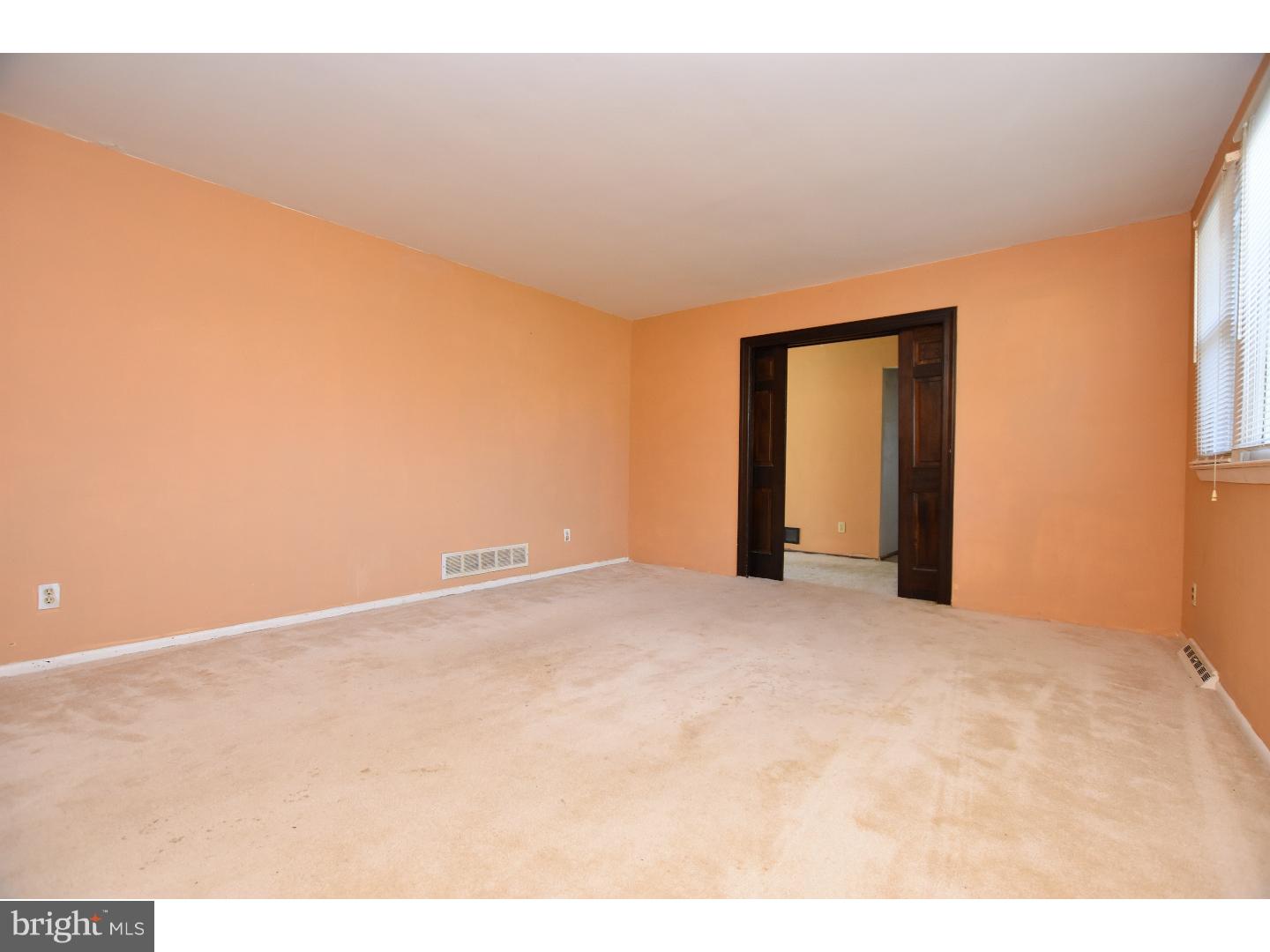 268 Greentree Road Sewell, NJ 08080 - Photo 7 of 19 Living Room