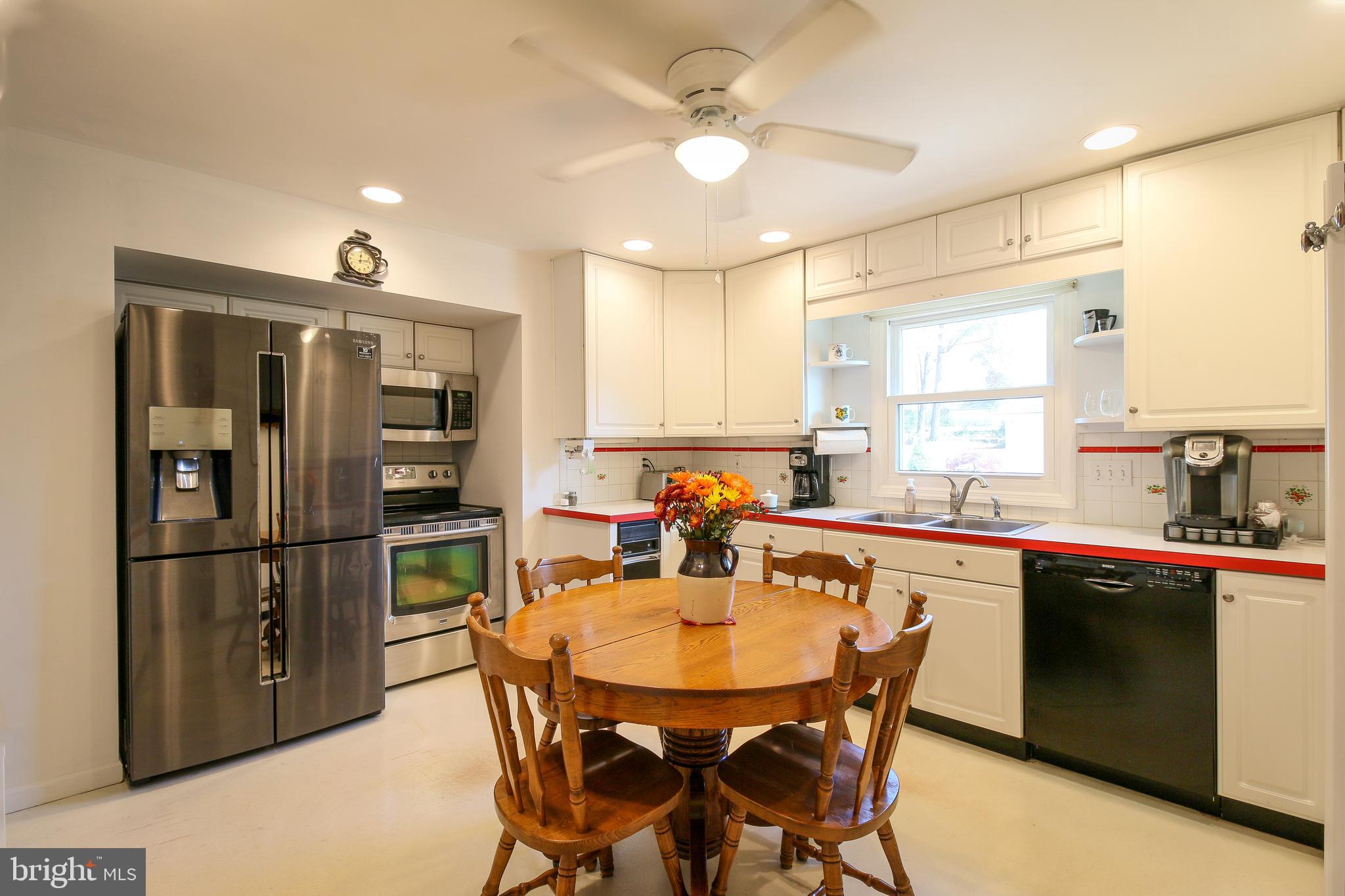 1017 Ficklen Road Fredericksburg, VA 22405 - Photo 3 of 35 Eat-in Kitchen with updated appliances