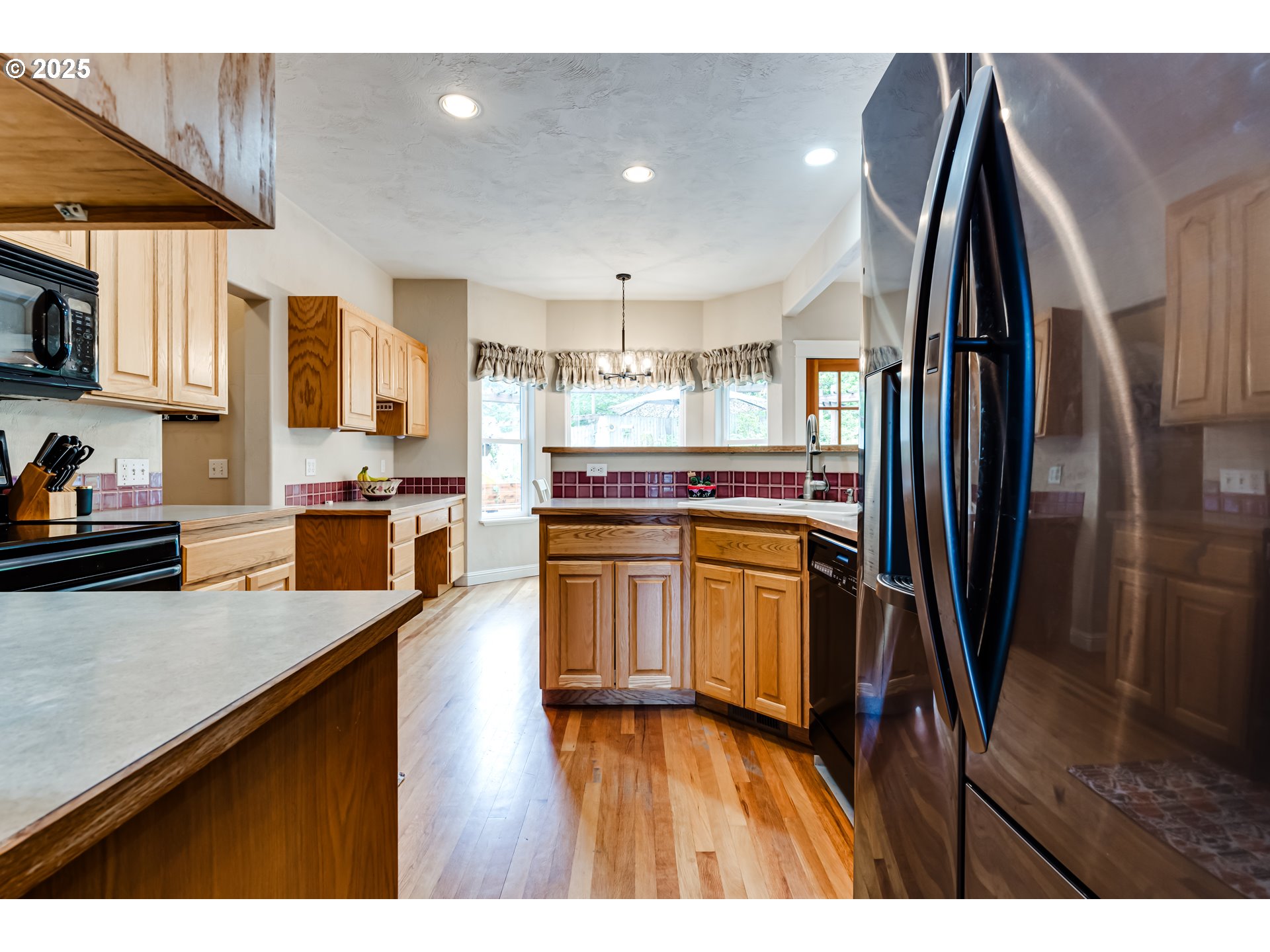 1187 South 69th Street Springfield, OR 97478 - Photo 16 of 42 a kitchen with stainless steel appliances granite countertop a refrigerator a stove and a sink