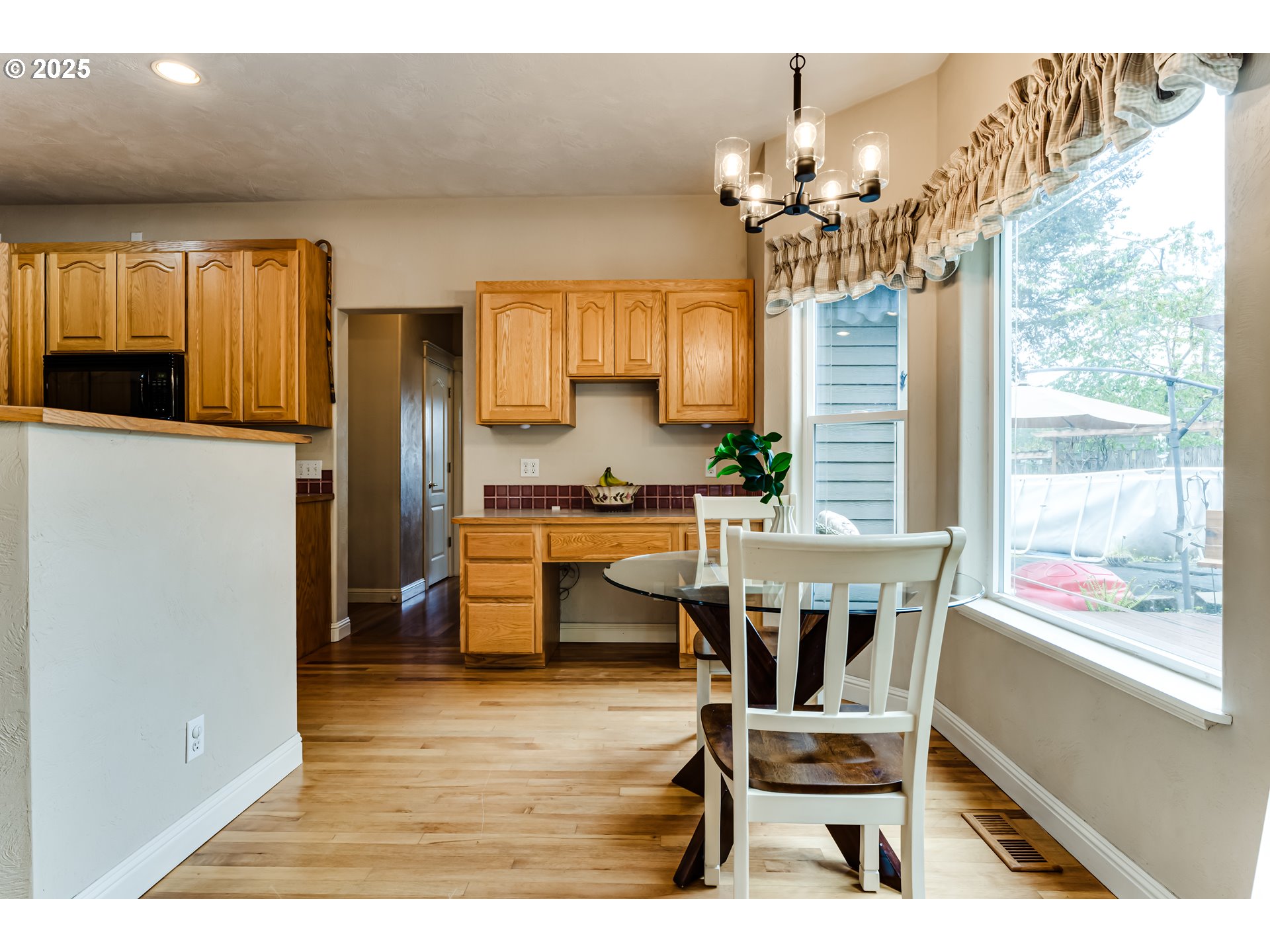 1187 South 69th Street Springfield, OR 97478 - Photo 18 of 42 a dining room with furniture and window