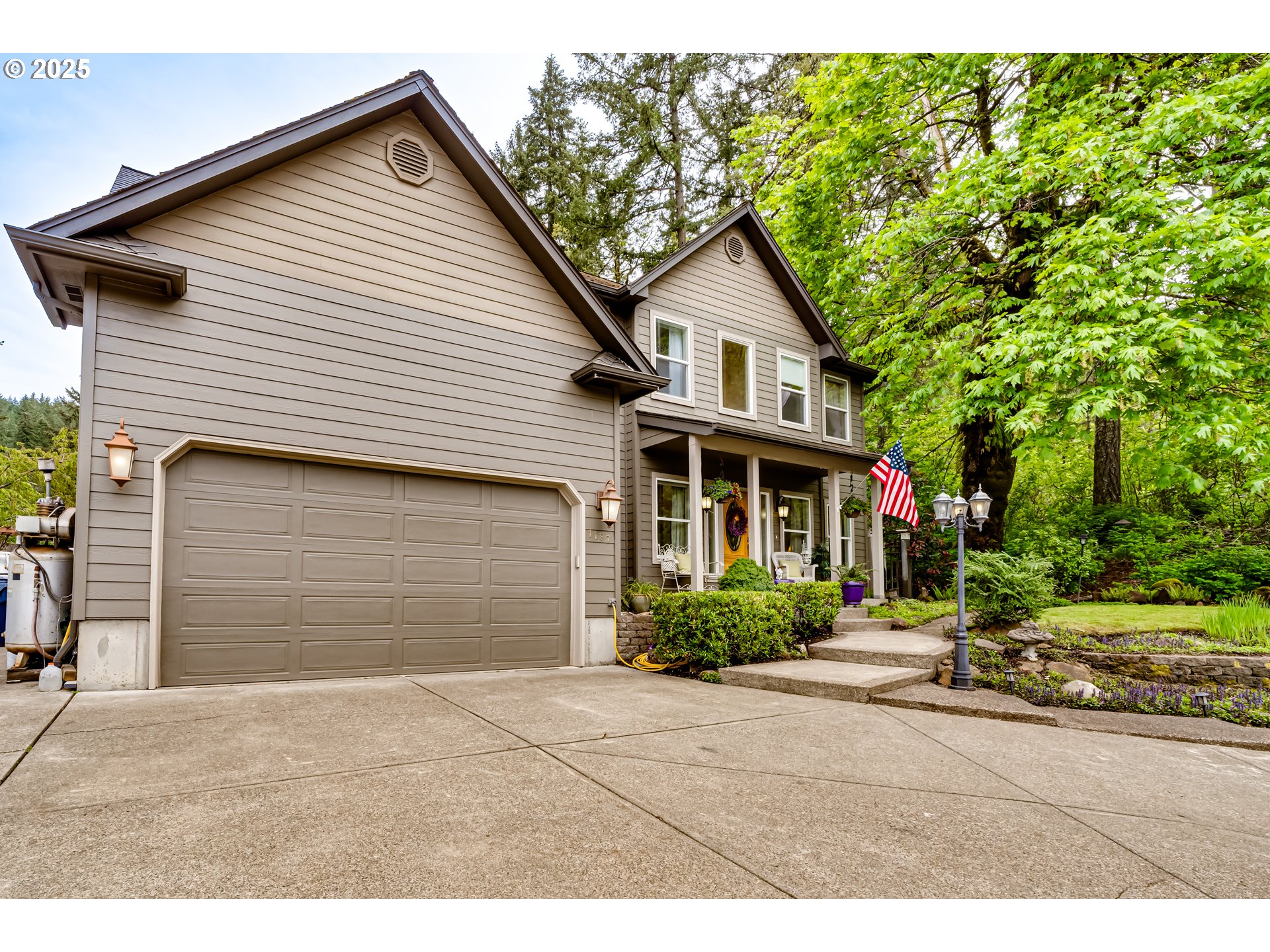 1187 South 69th Street Springfield, OR 97478 - Photo 2 of 42 a front view of a house with a yard and garage