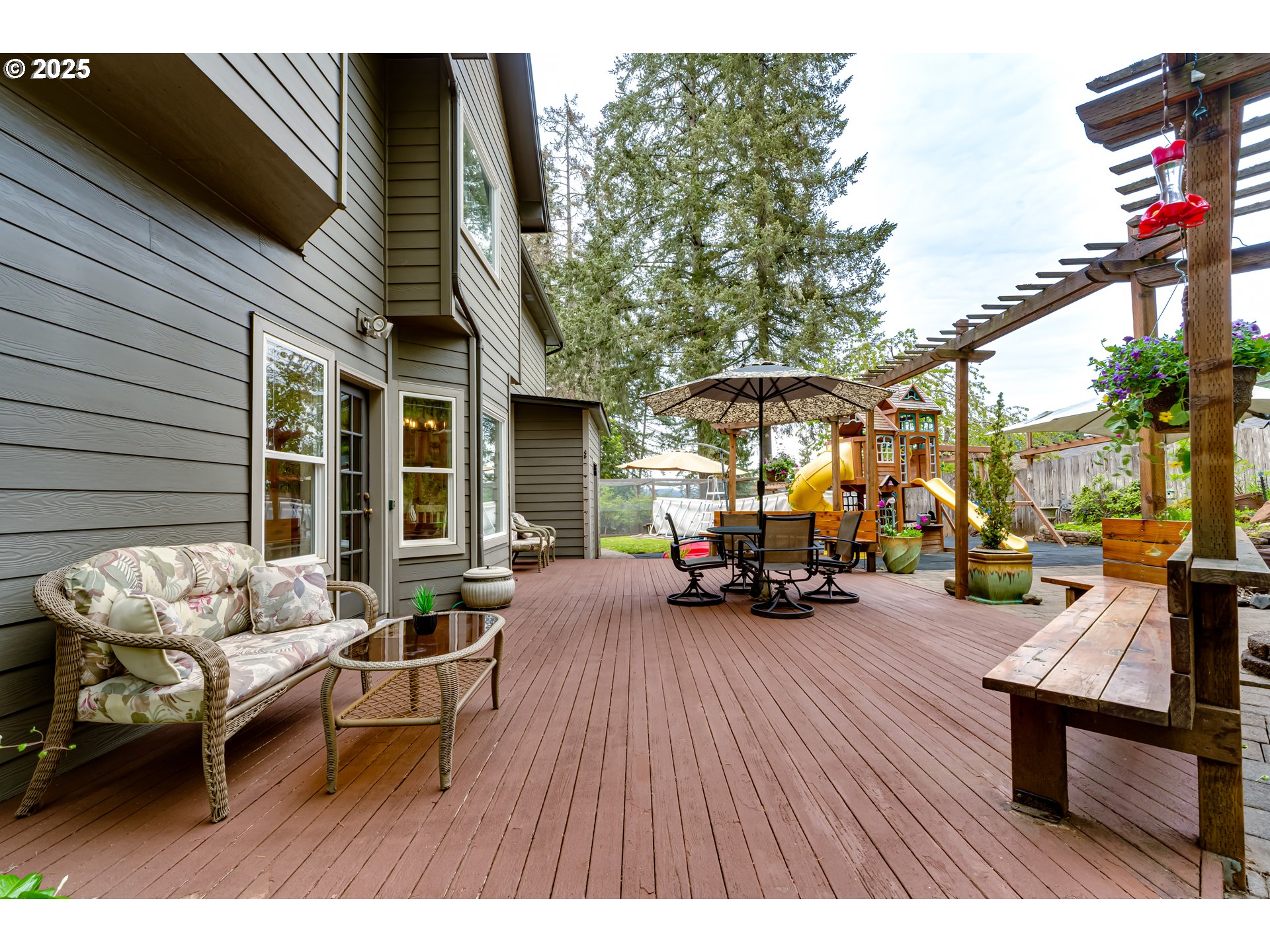 1187 South 69th Street Springfield, OR 97478 - Photo 38 of 42 a view of a patio with dining table and chairs