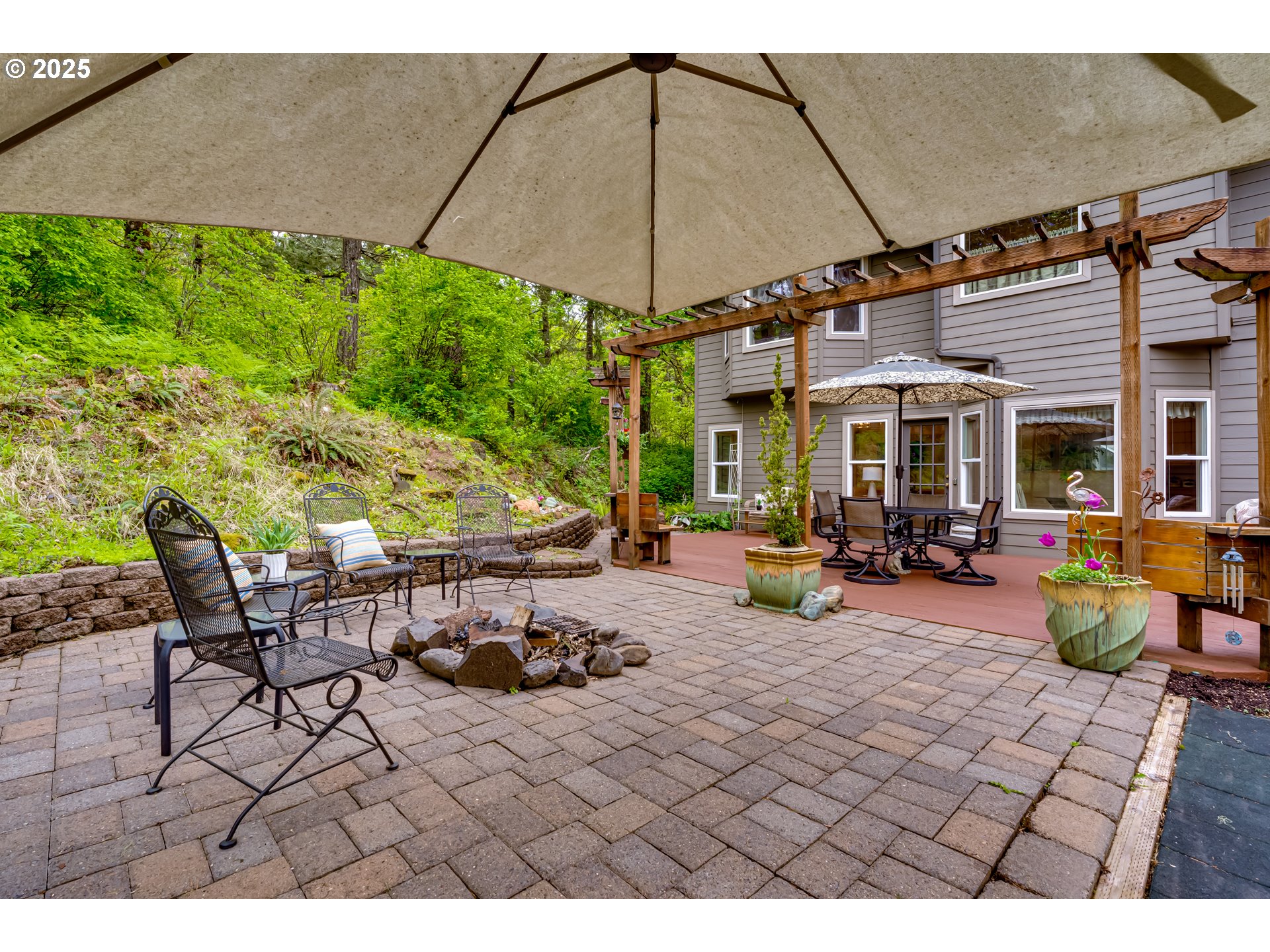 1187 South 69th Street Springfield, OR 97478 - Photo 39 of 42 a view of a patio with a table and chairs under an umbrella