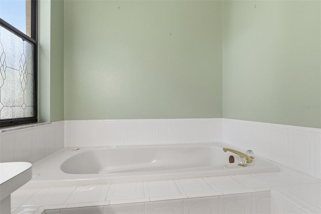 8451 Delta Court Weeki Wachee, FL 34613 - Photo 35 of 64 a bathroom with a bathtub