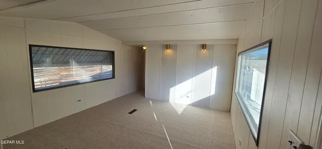 a view of livingroom with furniture