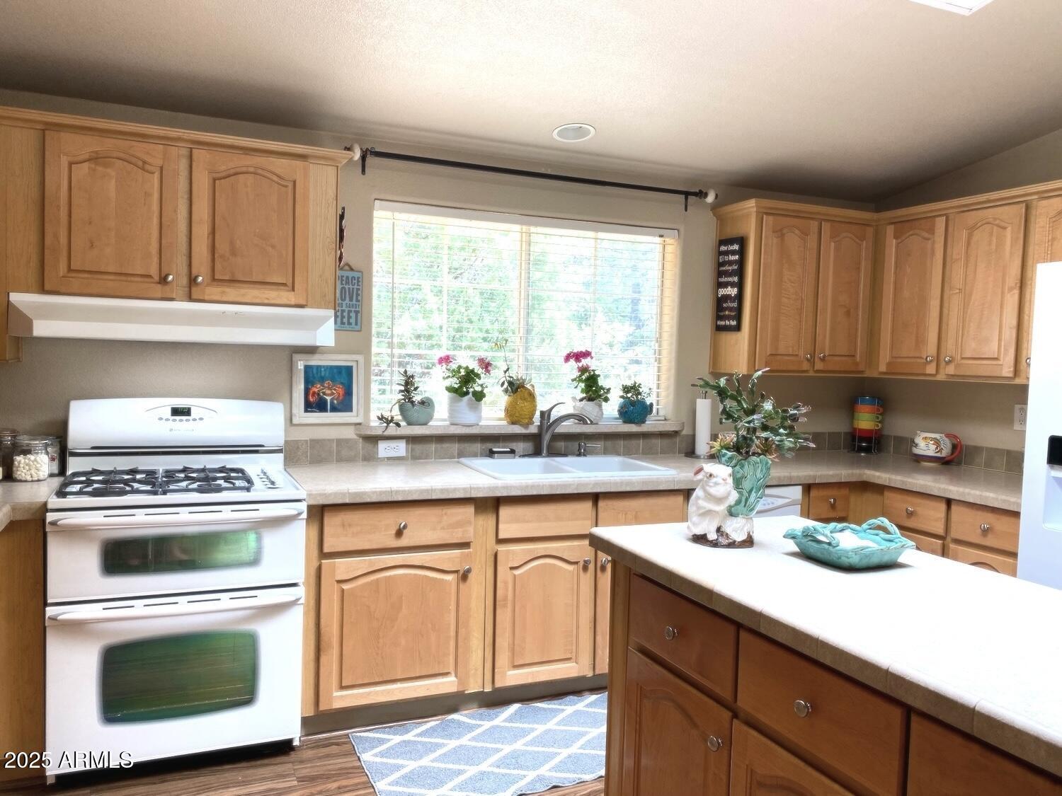 181 Timber Ridge Loop Show Low, AZ 85901 - Photo 19 of 57 Plenty of natural light