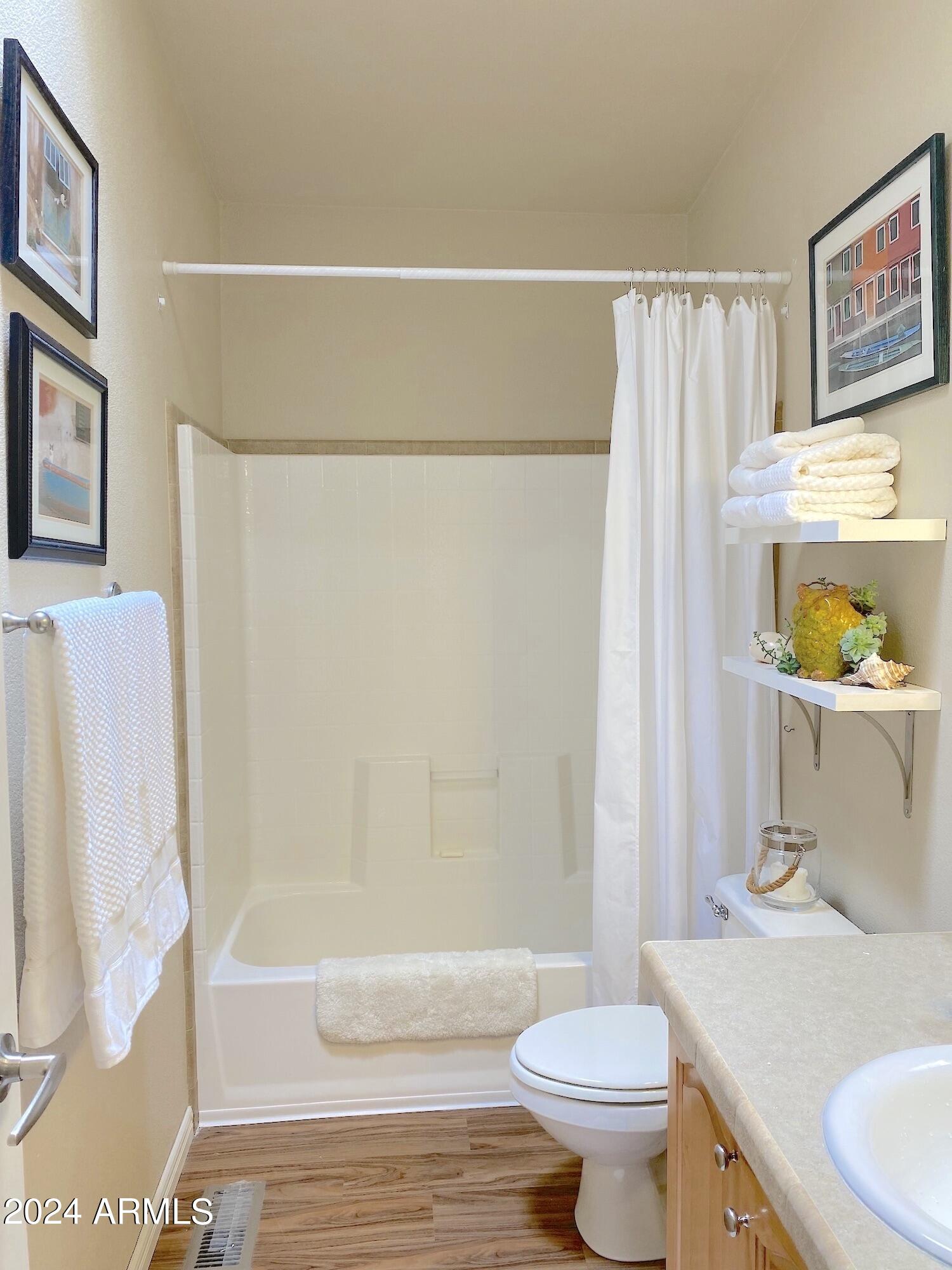 181 Timber Ridge Loop Show Low, AZ 85901 - Photo 37 of 57 Guest bath tub/shower