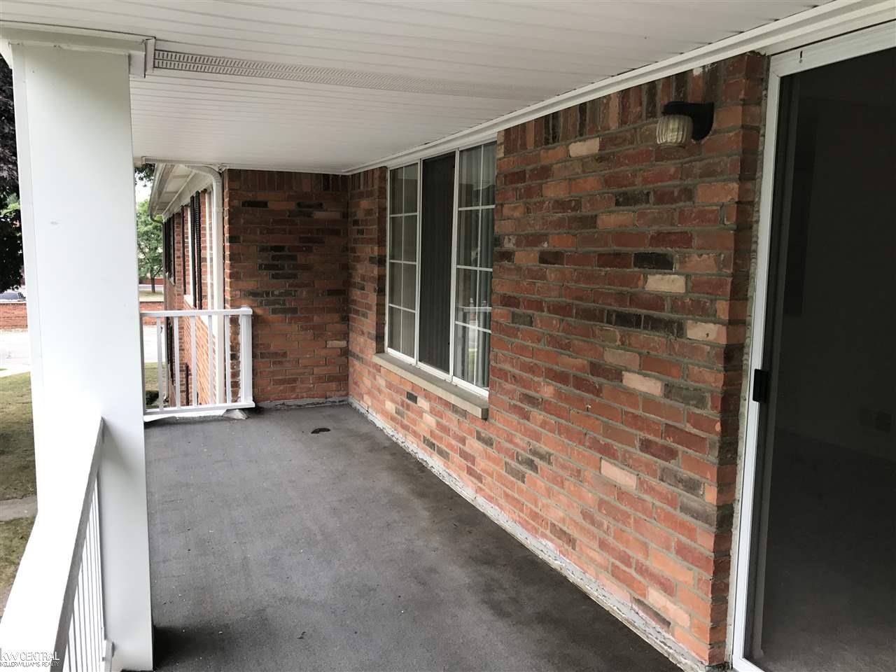 29554 Hoover Road Warren, MI 48093 - Photo 7 of 28 Room for entertaining