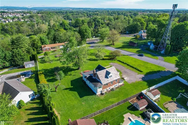 $349,900 | 4 Stonecroft Drive, Easton, PA 18045