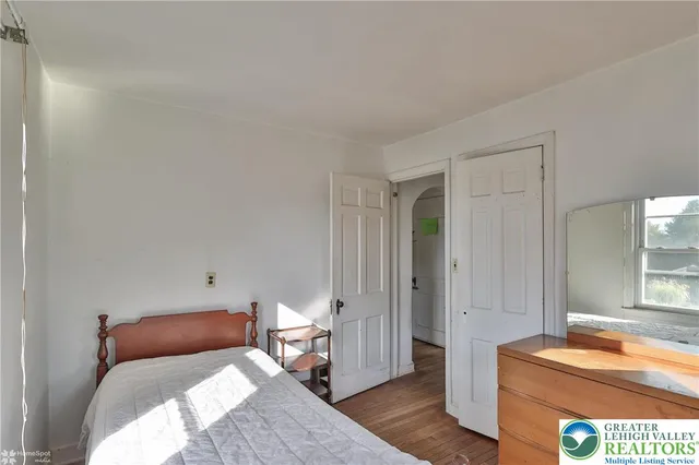 $334,900 | 4 Stonecroft Drive, Easton, PA 18045