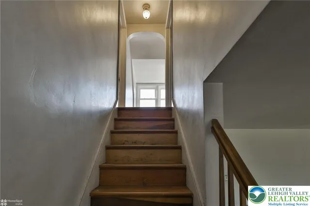 $334,900 | 4 Stonecroft Drive, Easton, PA 18045