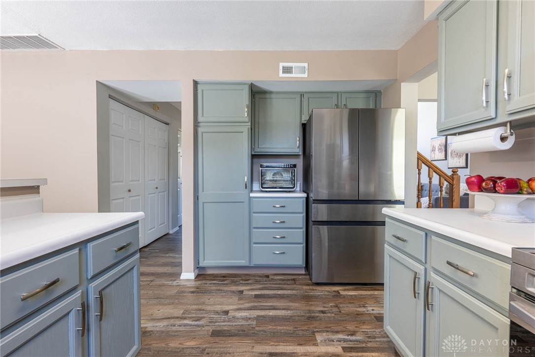 6808 Charlesgate Road Huber Heights, OH 45424 - Photo 12 of 38 Kitchen