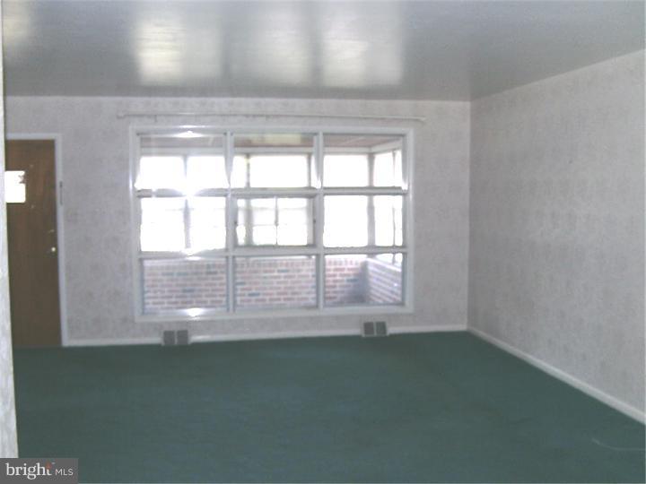 3330 Richard Road Aston, PA 19014 - Photo 3 of 18 Living Room