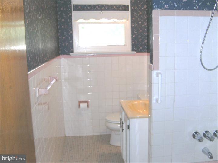 3330 Richard Road Aston, PA 19014 - Photo 10 of 18 Bathroom