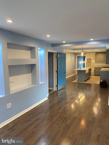a view of a livingroom with furniture and a ceiling fan