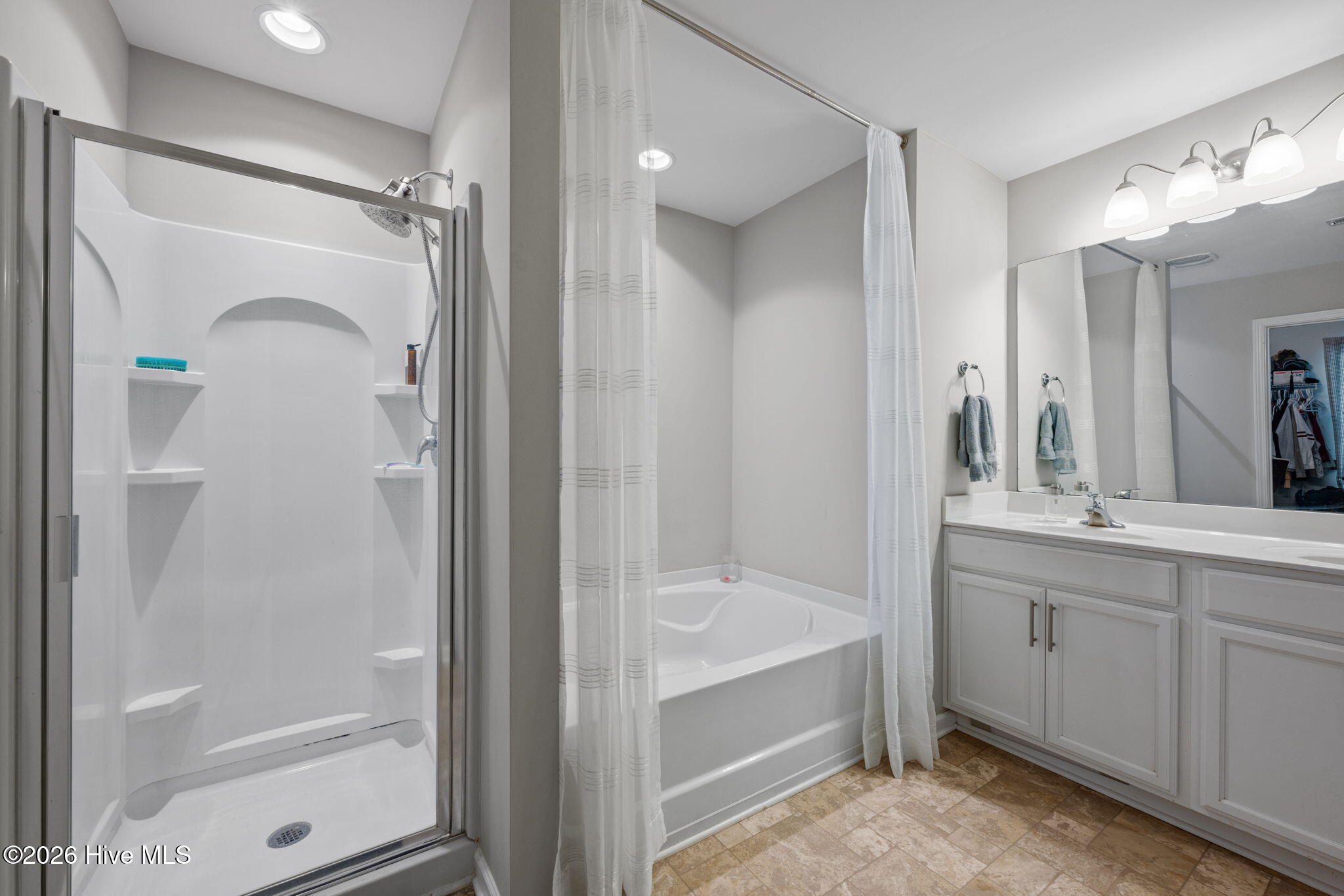 324 Frida Road New Bern, NC 28560 - Photo 33 of 55 Owners Bathroom 03