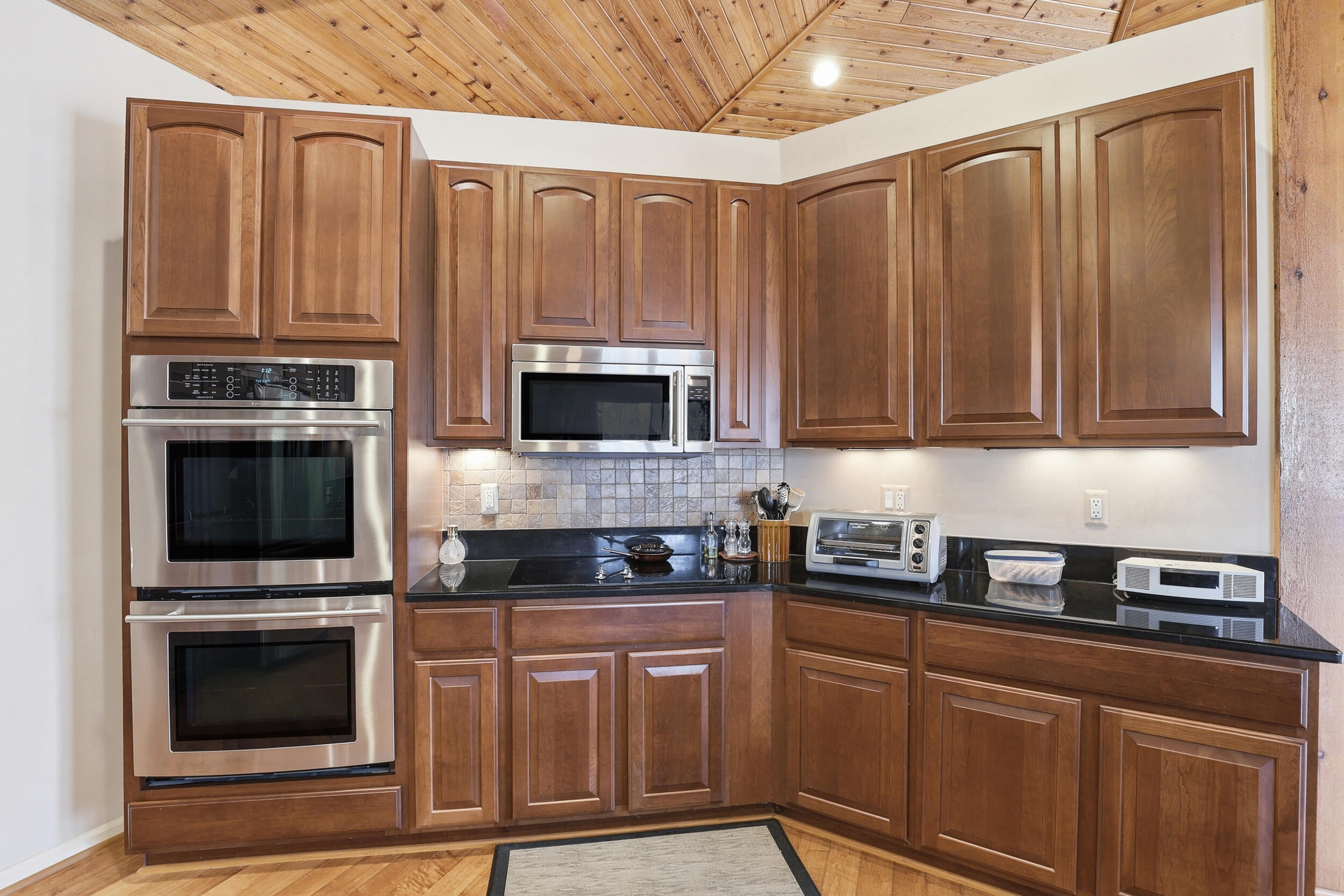 6150 Willow Road West Bloomfield, MI 48324 - Photo 10 of 52 19