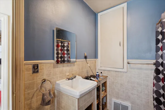 $225,000 | 2350 Brooklyn Road, Jackson, MI 49203