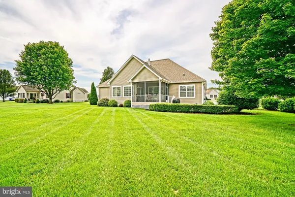 a view of a house with yard and tree s