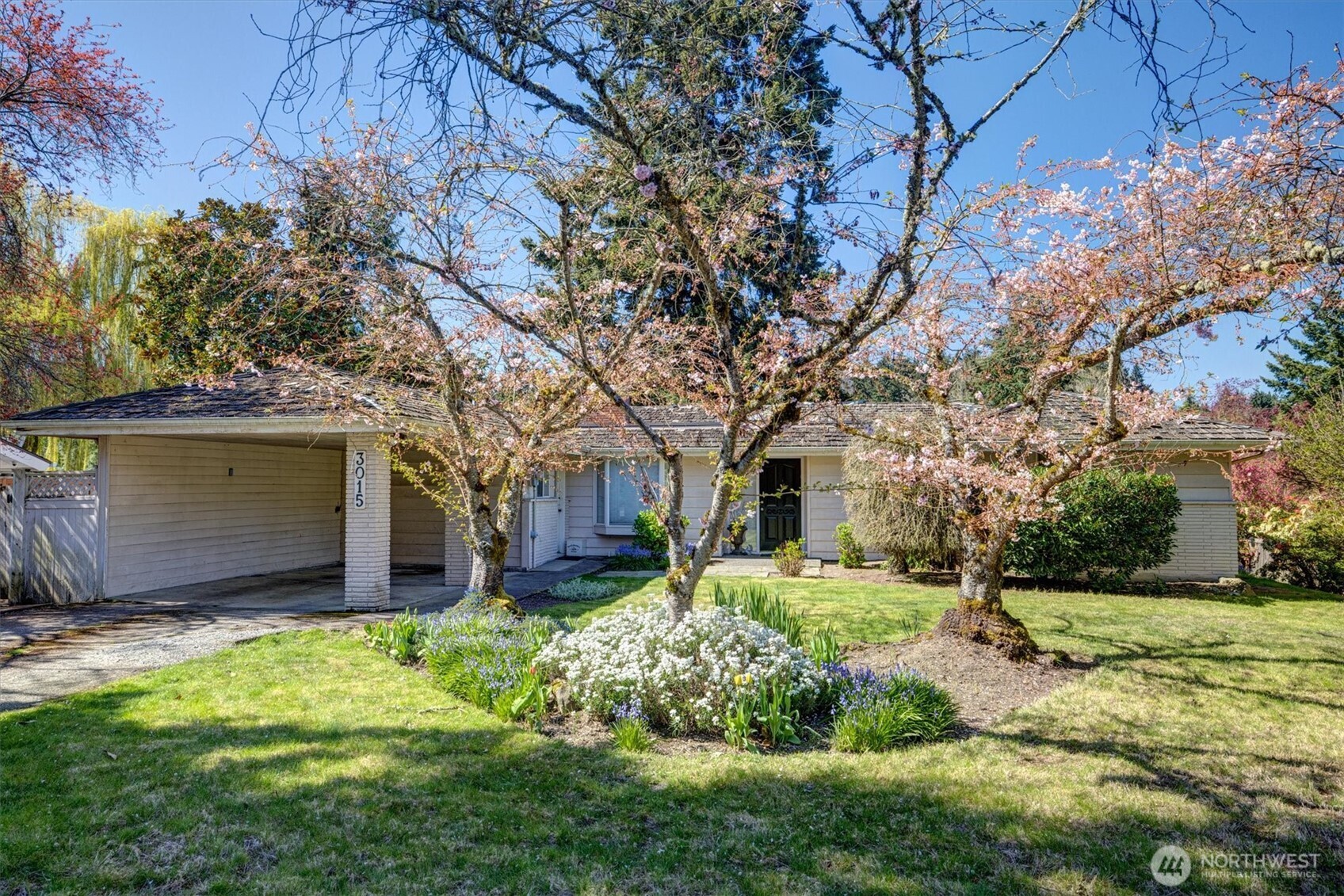 3015 Hunts Point Circle Hunts Point, WA 98004 - Photo 1 of 8 Gallery Image 1