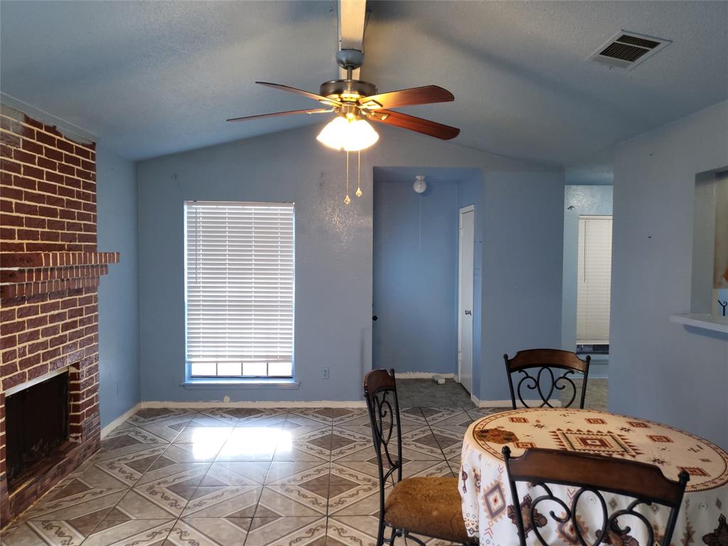3320 Green Ridge Street Fort Worth, TX 76133 - Photo 6 of 24