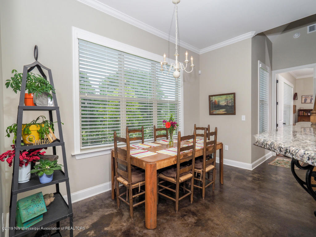 2297 Johnston Road Hernando, MS 38632 - Photo 20 of 44 Breakfast Room