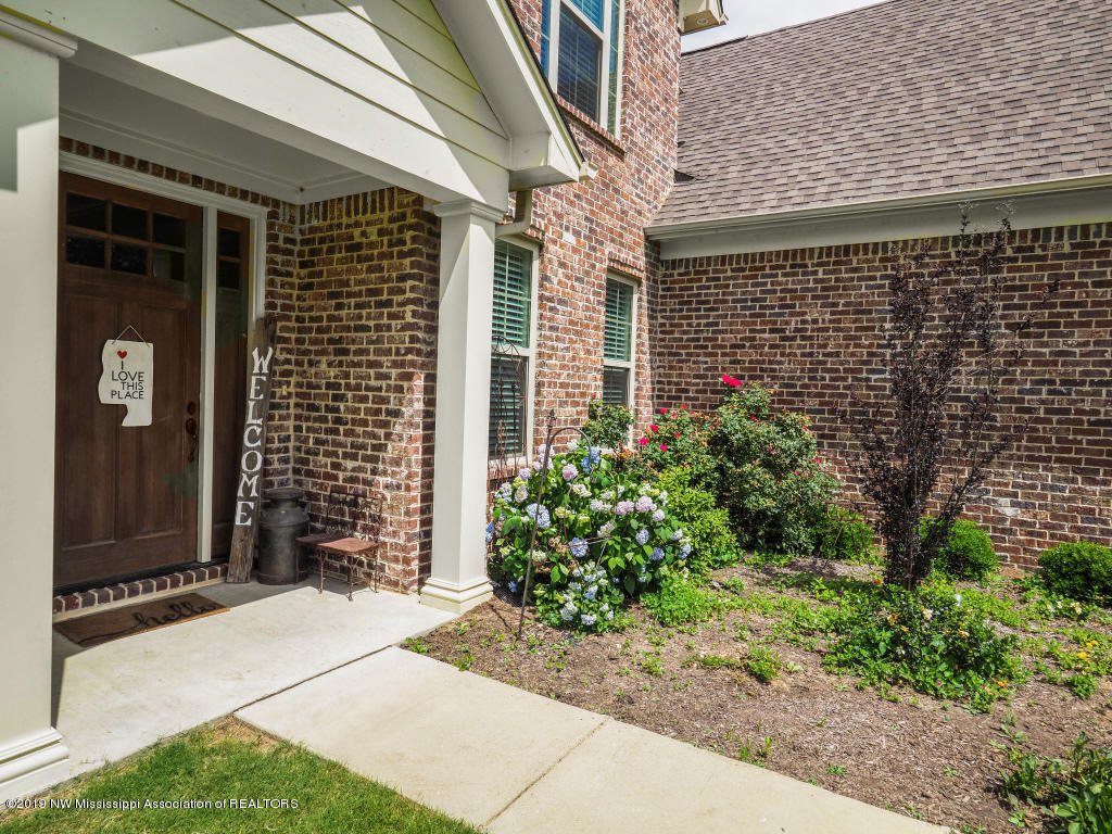 2297 Johnston Road Hernando, MS 38632 - Photo 5 of 44 Landscaping