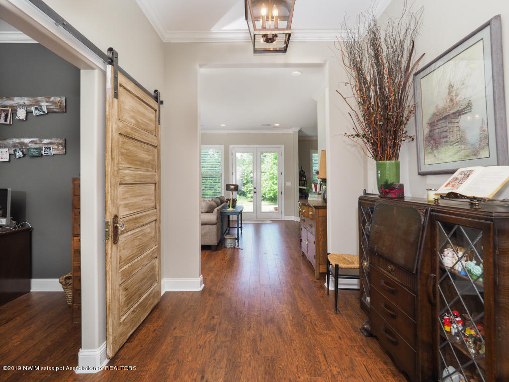 2297 Johnston Road Hernando, MS 38632 - Photo 8 of 44 Entry