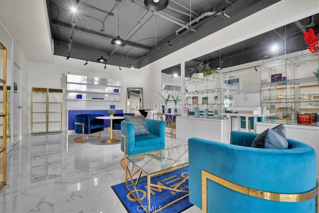 300 East 4th Street, Unit 103 Long Beach, CA 90802 - Photo 14 of 75 a living room filled with furniture and a chandelier