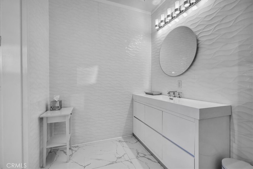 300 East 4th Street, Unit 103 Long Beach, CA 90802 - Photo 24 of 75 a bathroom with a sink and a mirror