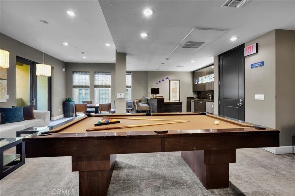 300 East 4th Street, Unit 103 Long Beach, CA 90802 - Photo 53 of 75 a room with a table and chairs