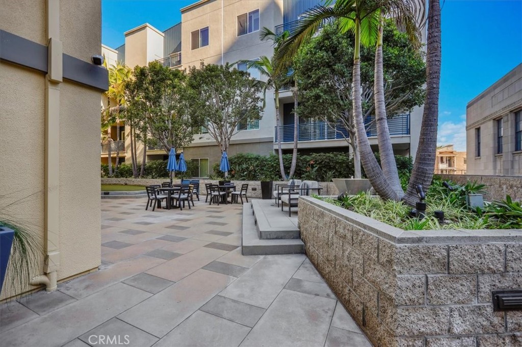 300 East 4th Street, Unit 103 Long Beach, CA 90802 - Photo 64 of 75 a view of a patio with couches and potted plants
