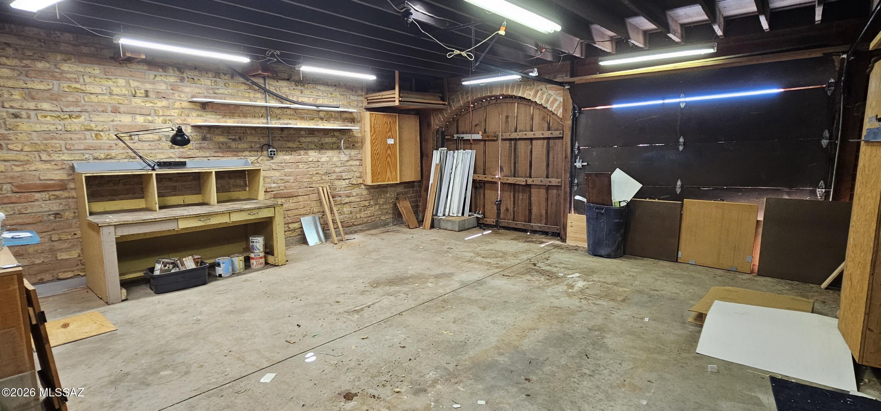 4441 North Sanders Road Tucson, AZ 85743 - Photo 24 of 40 Garage