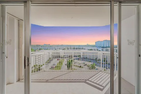 $235,000 | 18031 Biscayne Boulevard, Unit 1104, Aventura, FL 33160