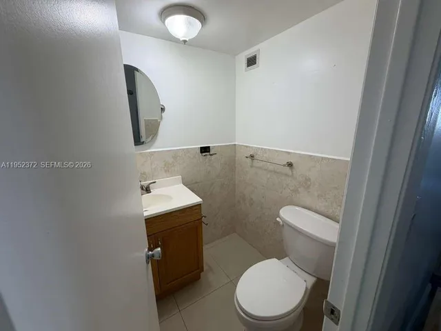 $2,200 | 2750 Northeast 183rd Street, Unit 1201, Aventura, FL 33160