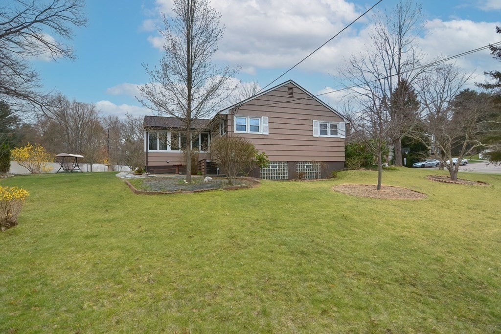 11 Rustlewood Drive Canton, MA 02021 - Photo 3 of 35 Gallery Image 3