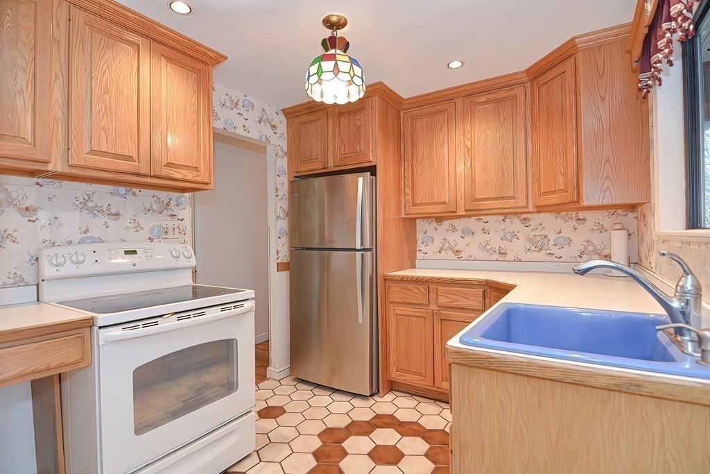 11 Rustlewood Drive Canton, MA 02021 - Photo 5 of 35 Gallery Image 5