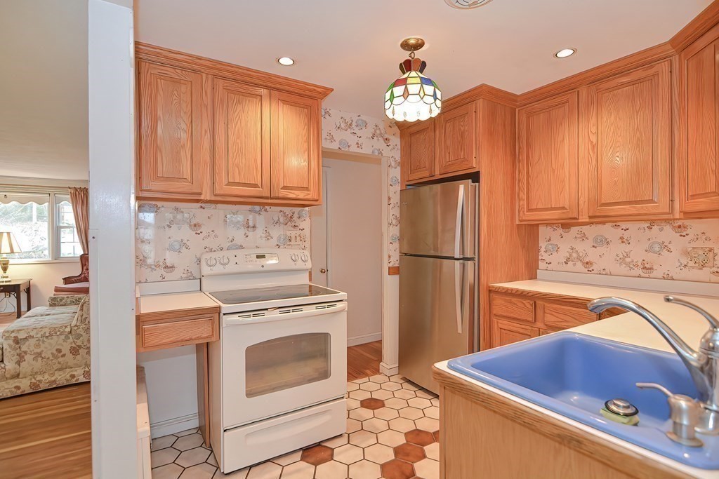 11 Rustlewood Drive Canton, MA 02021 - Photo 7 of 35 Gallery Image 7
