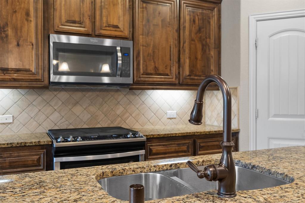 3913 Roxbury Street Denton, TX 76210 - Photo 13 of 40 Gallery Image 13
